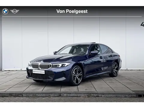 BMW 3 Serie Sedan 330e M-Sport 18 Inch / Glazen Schuifdak / Electrische Zwenkhaak / Getinte Ramen Ac