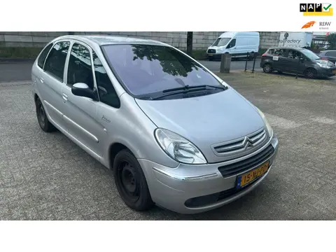 Citroen Xsara Picasso 1.6i-16V Prestige *apk:08-2027*