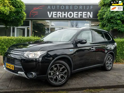 Mitsubishi Outlander 2.0 PHEV Instyle + | X-LINE | AUTOMAAT | PANORAMA | PARKEERCAMERA | XENON | LED