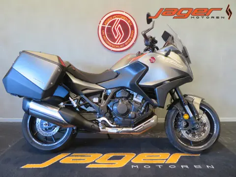 Honda NT 1100 NIEUWSTAAT VELE OPTIES! (bj 2022)
