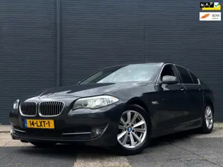 BMW 5-serie 528i High Executive | Leder | Stoelverwarming | Head-Up