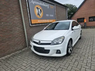 Opel Astra (bj 2010)