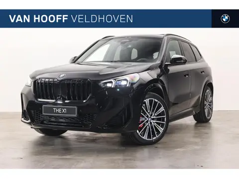 BMW X1 xDrive25e M Sport Automaat / Panoramadak / Trekhaak / Sportstoelen / Head-Up / M Adaptief ond