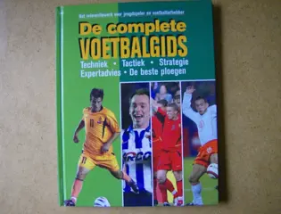 De complete voetbalgids adv6786