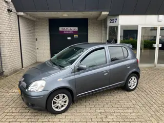 Toyota Yaris 1.3 VVT-i Blue / AIRCO / 5 DEUREN / ALU VELGEN / APK SEPTEMBER 2027 !!!