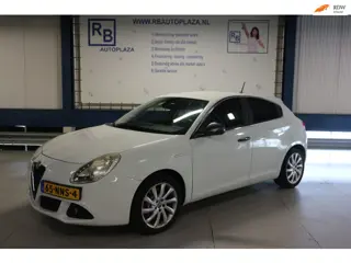 Alfa Romeo Giulietta 1.4 T Distinctive / NAP / Onderhoud historie / WHITE PACK ! !