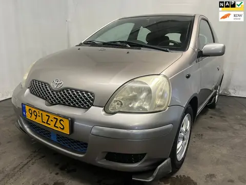 Toyota Yaris 1.3 VVT-i Sol - Schade