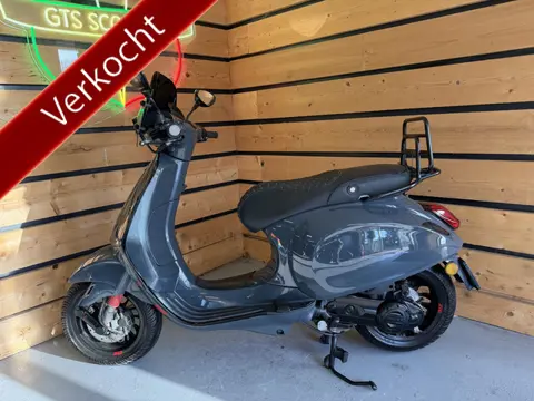 Vespa Bromscooter Sprint 4T (bj 2018, automaat)