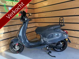 Vespa Bromscooter Sprint 4T (bj 2018, automaat)