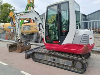 Takeuchi TB 250 5 ton rups graafmachine excavator bagger