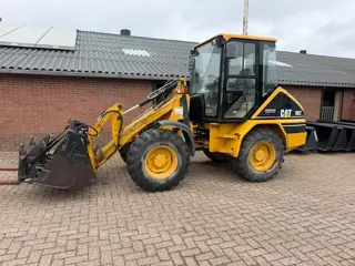 Caterpillar 902 shovel Loader (bj 2000)