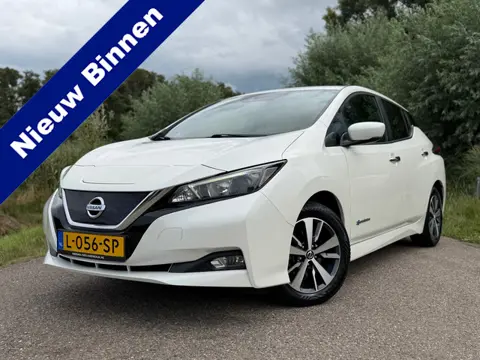 Nissan LEAF Acenta 40 kWh / Adaptive Cruise Control / Navigatie Full map / Camera / LM velgen / Led 