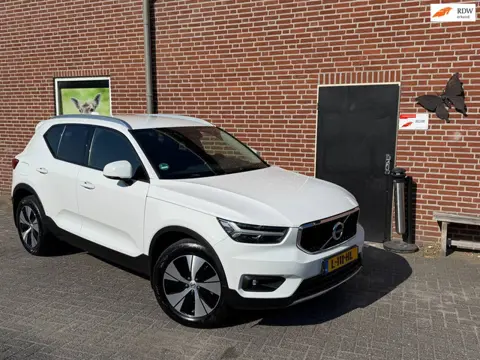 Volvo XC40 1.5 T3 Momentum Stuurverwarming, stoelverwarming, pdc, Lm velgen Zeer netjes