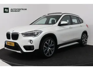 BMW X1 xDrive20i High Executive (PANORAMADAK, HEAD-UP, STOELVERWARMING, TREKHAAK, CAMERA, ELEKTR STO