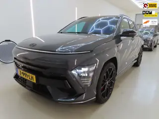 Hyundai Kona 1.6 GDI HEV N Line Sky+Led+Pano-dak+Leder+360-Camera+18"lmv = UNIEK !!