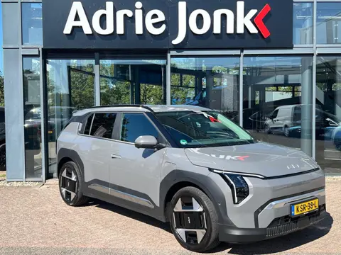 Kia EV3 Plus Advanced 58.3 kWh *SOH 100%* | ZO GOED ALS NIEUW | 9.141km | LEDER | 360gr CAMERA | APP