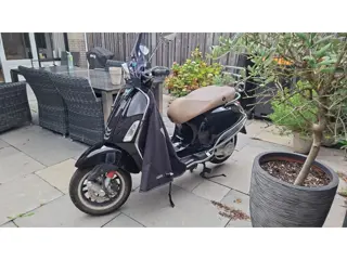 Vespa Bromscooter Sprint 50 S (bj 2022, automaat)