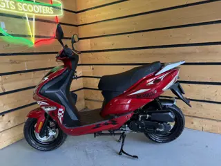AGM Snorscooter R8 (bj 2016, automaat)