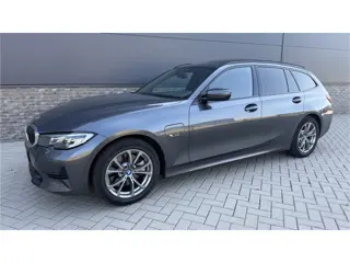 BMW 3-serie Touring 320e High Executive PHEV Panoramadak / Sportline pakket / Trekhaak