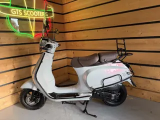 AGM Bromscooter VX50 Injectie (bj 2021, automaat)
