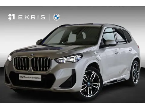 BMW X1 xDrive25e | M Sportpakket | Panoramadak | Achteruitrijcamera | Trekhaak | Stoelverwarming