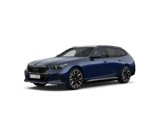 BMW 5 Serie Touring 550e xDrive | Bowers & Wilkins | 21" | M-Pro | Panorama | Stoelventilatie | Rode