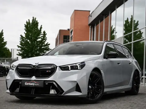 BMW M5 Touring 4.4 V8 729pk Pano M-Driver+Pro Carbon B&W Trekh 360Cam 20/21-Inch VOL!