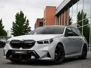 BMW M5 Touring 4.4 V8 729pk Pano M-Driver+Pro Carbon B&W Trekh 360Cam 20/21-Inch VOL!