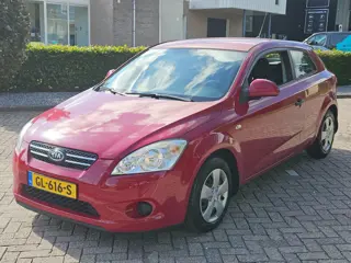 Kia Pro_cee'd 1.4 Fifteen ISG Nieuwe apk 01-09-2027