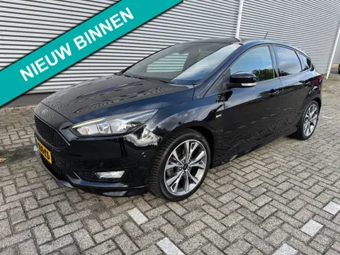Ford Focus 1.5 Titanium ST-line,stoel/stuurverwarming,Navigatie,clima,parkeersensoren/Camera