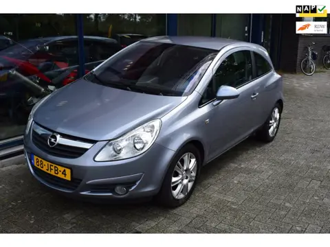 Opel Corsa 1.4-16V Cosmo AUTOMAAT // Climate control, stuur/stoelverwarming, cruise control