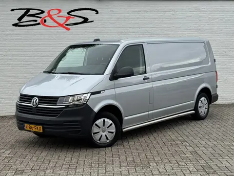 Volkswagen Transporter 2.0 TDI L2H1 28 Highline Trekhaak 3 Zits Pdc v+a Navigatie Cruise Lat om Lat