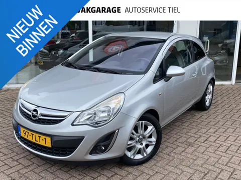 Opel Corsa 1.4-16V Cosmo Stoel- & stuurwielverwarming, parkeersensor achter, cruise control, start/s