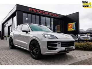 Porsche Cayenne 3.0 E-Hybrid, Passenger display, *Krijt*, MY2024, NL Auto!