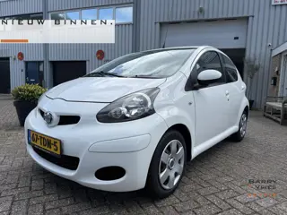 Toyota Aygo 1.0-12V Comfort Navigator | Airco | 5 Deurs | Rondom nieuwe banden | Nieuwe Apk |