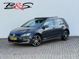 Volkswagen Golf 1.4 TSI GTE Panorama dak Adaptive cruise Camera Carplay Verwarmde stoelen