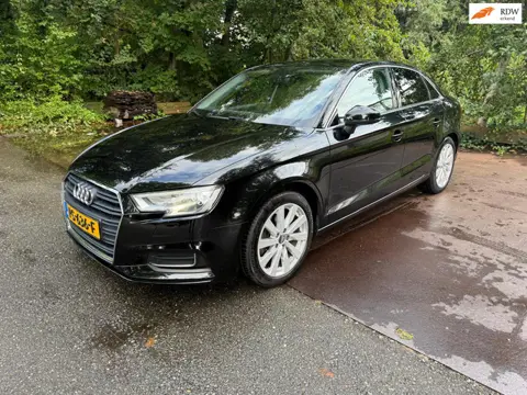 Audi A3 Limousine 1.5 TFSI CoD Design Leer/stof 6-Bak Carplay lmv ww-glas enz