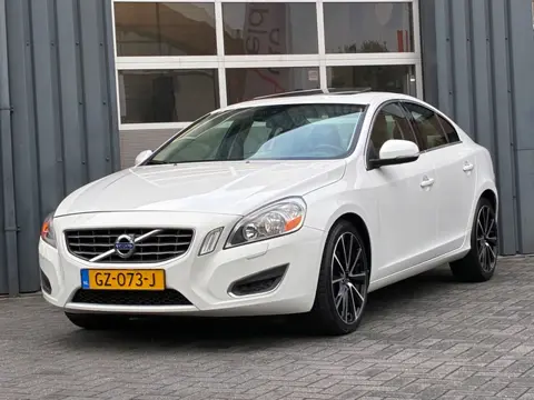 Volvo S60 2.5T 250pk Automaat, Leder, Climate control, Cruise control, Schuifdak, Apk 08-2027!
