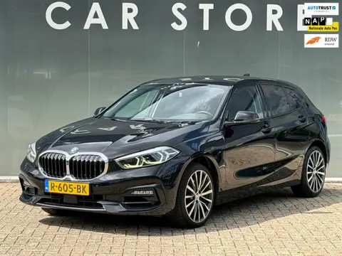 BMW 1-serie 116i Sport line Business Edition |NAV|PDC| Stoelverwarmin