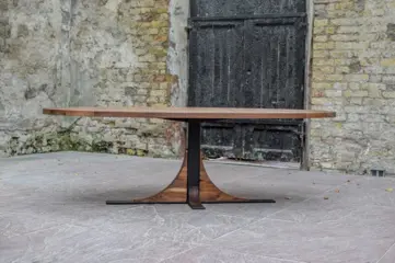 Ovale walnoten tafel 220x110cm Meubelfabriek Westra