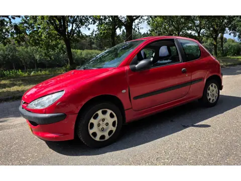 Peugeot 206 1.1 XR - NIEUWE APK T/M 26-09-2027 - SCHUIFDAK -
