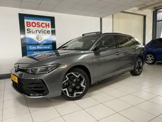 Volkswagen Passat Variant 1.5 eHybrid R-Line Edition 272 PK Panoramadak /Trekhaak /Carplay / Stoelve