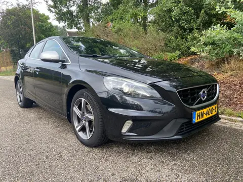 Volvo V40 2.0 D2 R-Design Business, BJ` 2015, Trekhaak.
