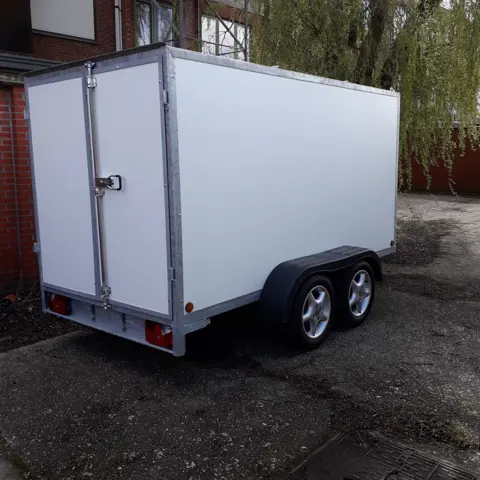 gesloten aanhangwagen roca