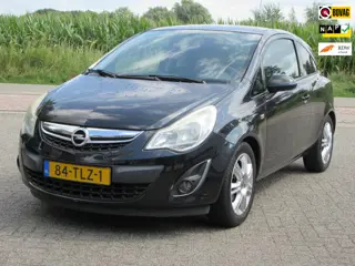 Opel Corsa 1.4-16V Color Edition + Parkeersensoren