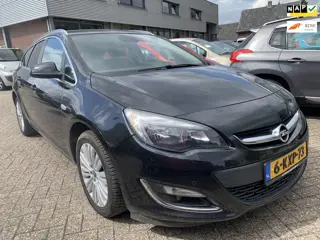 Opel Astra Sports Tourer 1.4 Turbo Sport 2013 € 4950.- NIEUWE KETTINGSET 1 JR. APK