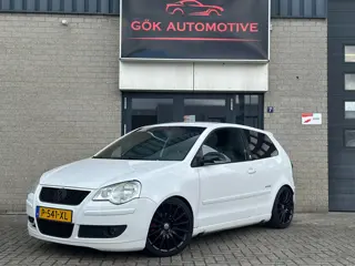 Volkswagen Polo 1.4-16V / Carplay / Airco / Verlaagd / Zwart Hemel / LM Velgen