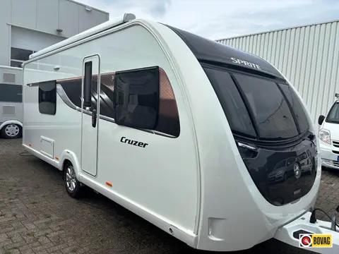 Sprite Cruzer 492 SR met mover en luifel