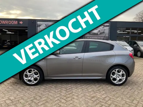 Alfa Romeo Giulietta 1.4 T Sprint 5-deurs Automaat - Airco ecc - Cruise - Navi - Bluetooth/handsfree