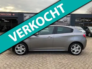 Alfa Romeo Giulietta 1.4 T Sprint 5-deurs Automaat - Airco ecc - Cruise - Navi - Bluetooth/handsfree